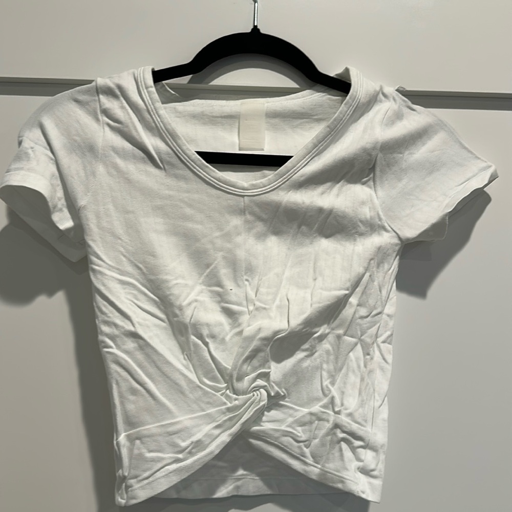 Dynamic crop top white